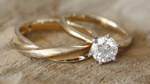 טבעת נישואין בשיבוץ יהלום